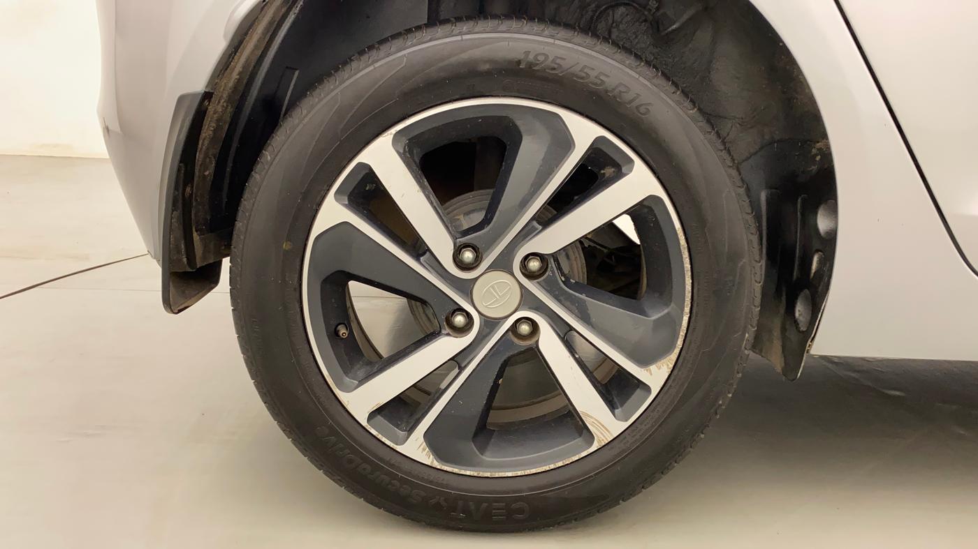 2020 Tata ALTROZ XZ PETROL, Petrol, Manual, 35,835 km, Right Rear Wheel
