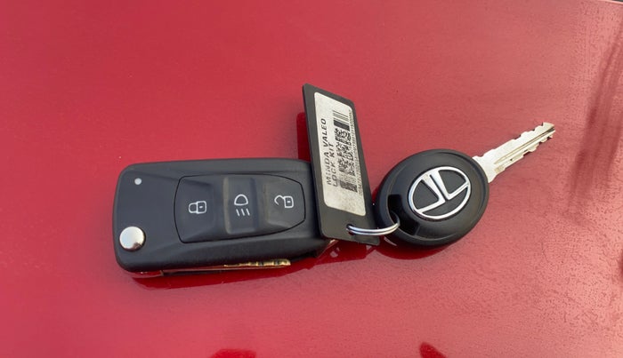 2015 Tata Zest XMS PETROL, Petrol, Manual, 1,35,821 km, Key Close Up