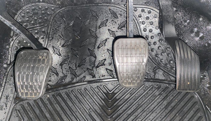 2022 Tata NEXON XZ PLUS (PREMIUM) DIESEL, Diesel, Manual, 80,342 km, Pedals