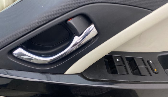 2022 Tata NEXON XZ PLUS (PREMIUM) DIESEL, Diesel, Manual, 80,342 km, Driver Side Door Panels Control