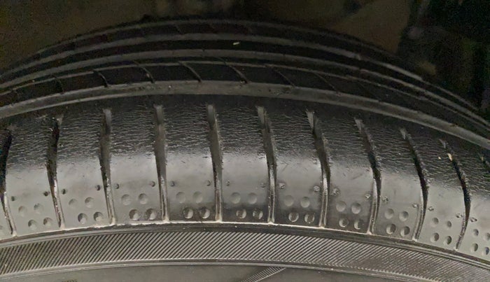 2015 Maruti Swift ZXI, Petrol, Manual, 56,476 km, Right Front Tyre Tread