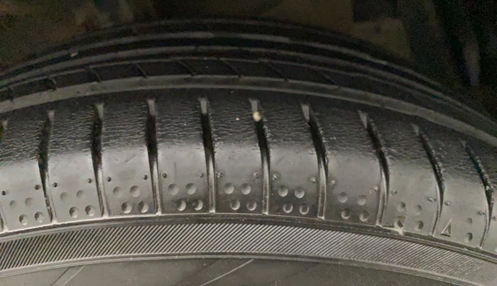 2015 Maruti Swift ZXI, Petrol, Manual, 56,476 km, Left Front Tyre Tread