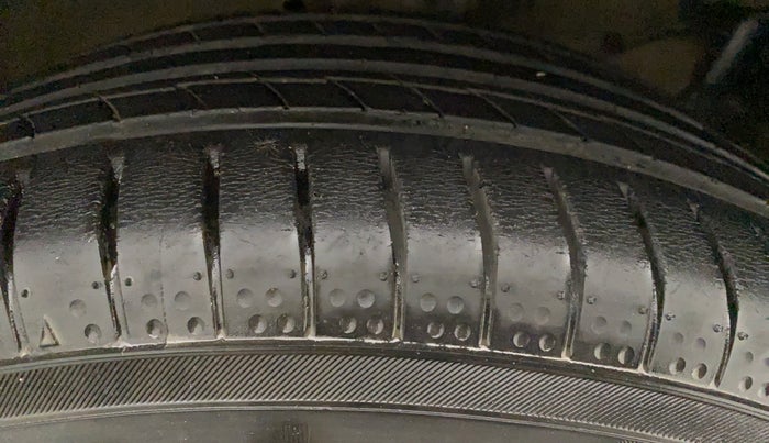 2015 Maruti Swift ZXI, Petrol, Manual, 56,476 km, Left Rear Tyre Tread