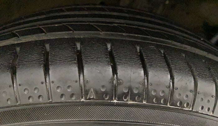 2015 Maruti Swift ZXI, Petrol, Manual, 56,476 km, Right Rear Tyre Tread