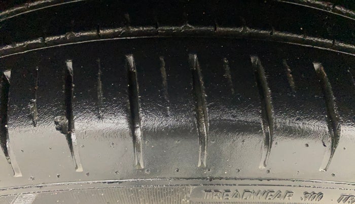 2022 Toyota Glanza V AMT, Petrol, Automatic, 35,951 km, Left Front Tyre Tread