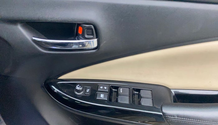 2022 Toyota Glanza V AMT, Petrol, Automatic, 35,951 km, Driver Side Door Panels Control