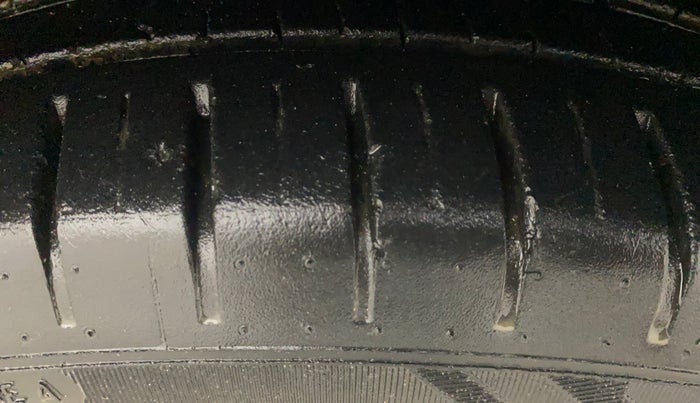 2022 Toyota Glanza V AMT, Petrol, Automatic, 35,951 km, Right Front Tyre Tread