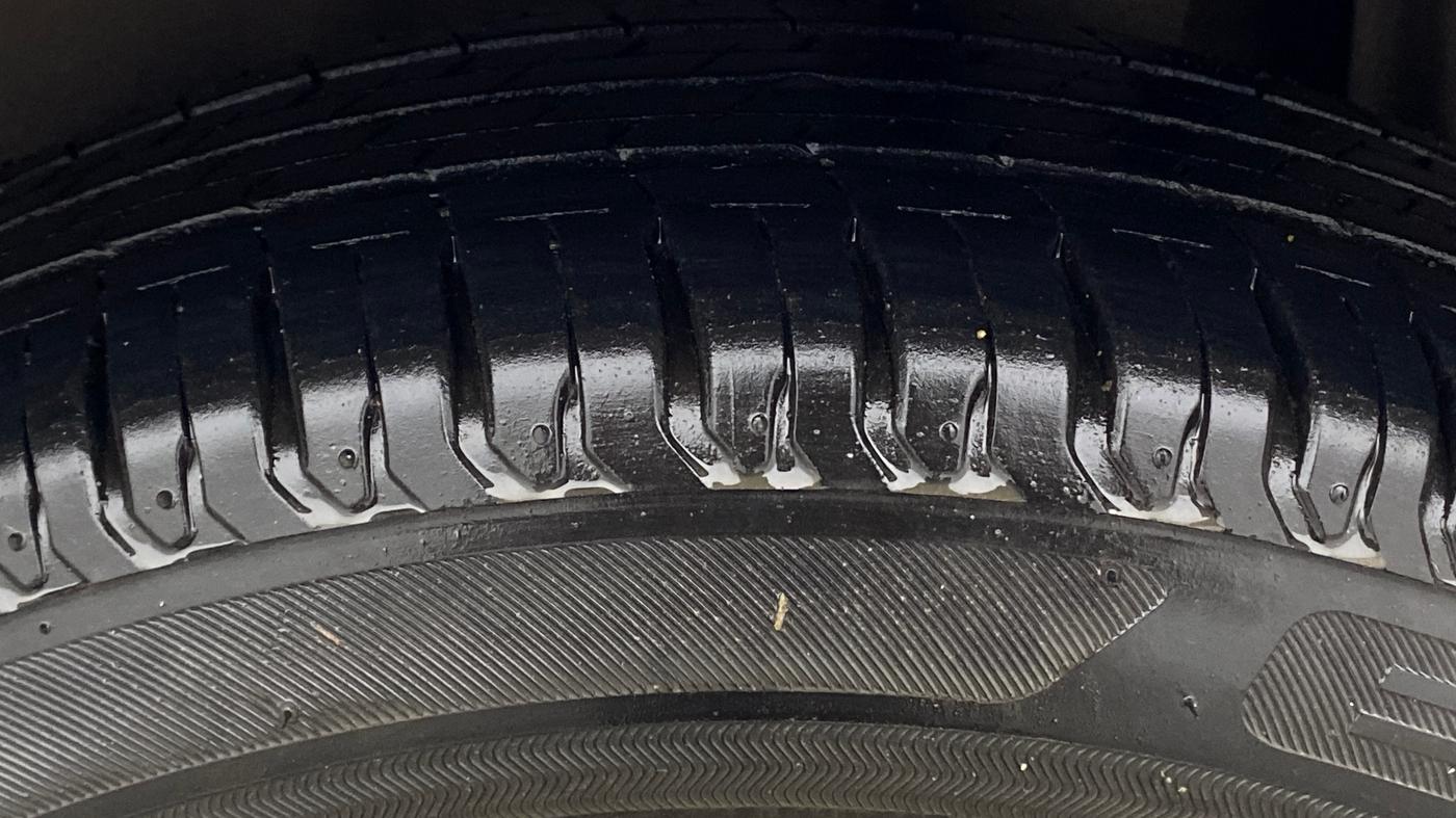2024 Maruti Swift ZXI PLUS AMT DUAL TONE, Petrol, Automatic, 20,090 km, Left Rear Tyre Tread
