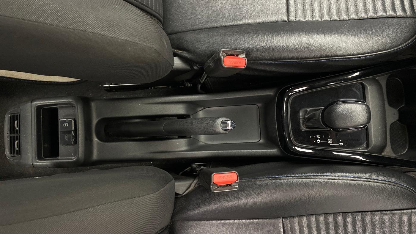2024 Maruti Swift ZXI PLUS AMT DUAL TONE, Petrol, Automatic, 20,090 km, Gear Lever