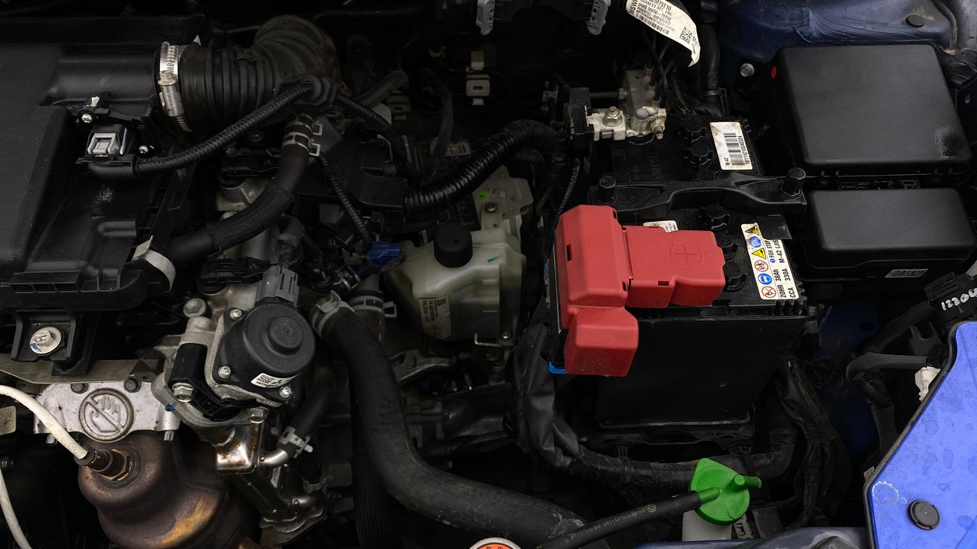 2024 Maruti Swift ZXI PLUS AMT DUAL TONE, Petrol, Automatic, 20,090 km, Engine View - Left