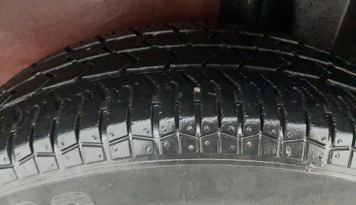 2010 Maruti Ritz LXI, Petrol, Manual, 27,052 km, Left Rear Tyre Tread