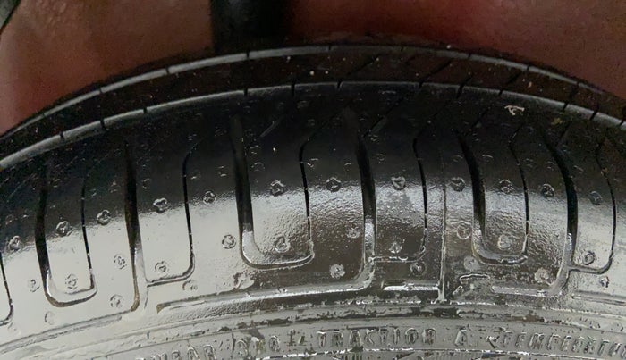 2010 Maruti Ritz LXI, Petrol, Manual, 27,052 km, Right Rear Tyre Tread