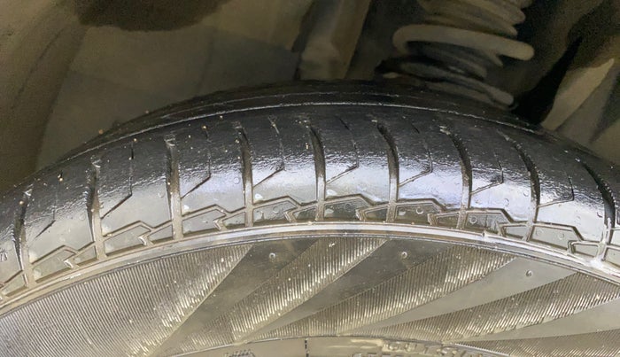 2019 Renault TRIBER RXZ, Petrol, Manual, 56,778 km, Left Front Tyre Tread