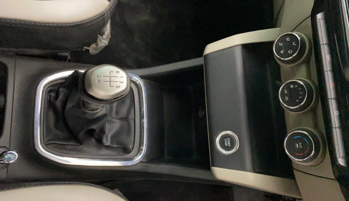 2019 Renault TRIBER RXZ, Petrol, Manual, 56,778 km, Gear Lever