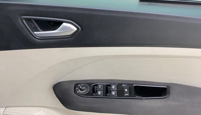 2019 Renault TRIBER RXZ, Petrol, Manual, 56,778 km, Driver Side Door Panels Control