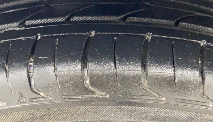 2015 Maruti Celerio VXI AMT, Petrol, Automatic, 63,318 km, Right Front Tyre Tread