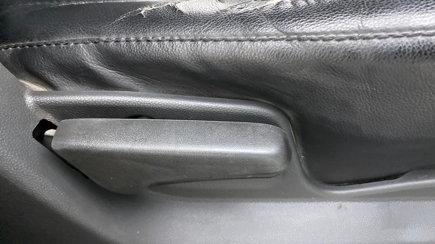 2013 Maruti Ritz VXI, Petrol, Manual, 66,515 km, Driver Side Adjustment Panel