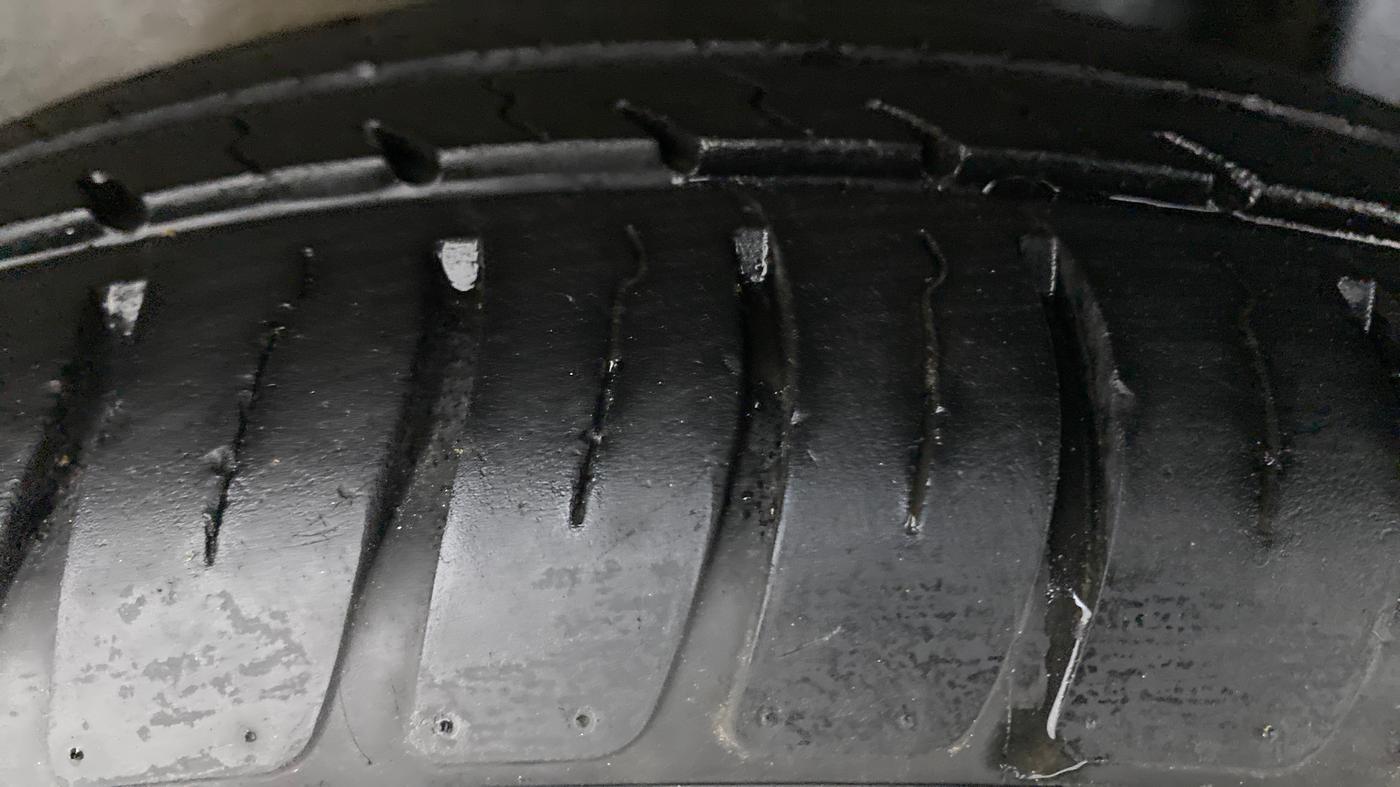 2013 Maruti Ritz VXI, Petrol, Manual, 66,515 km, Left Rear Tyre Tread