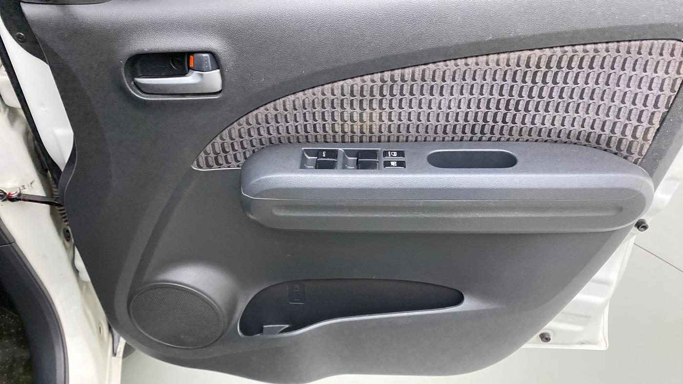 2013 Maruti Ritz VXI, Petrol, Manual, 66,515 km, Driver Side Door Panels Control