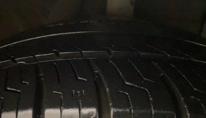 2015 Hyundai Xcent S 1.2, Petrol, Manual, 11,524 km, Right Front Tyre Tread