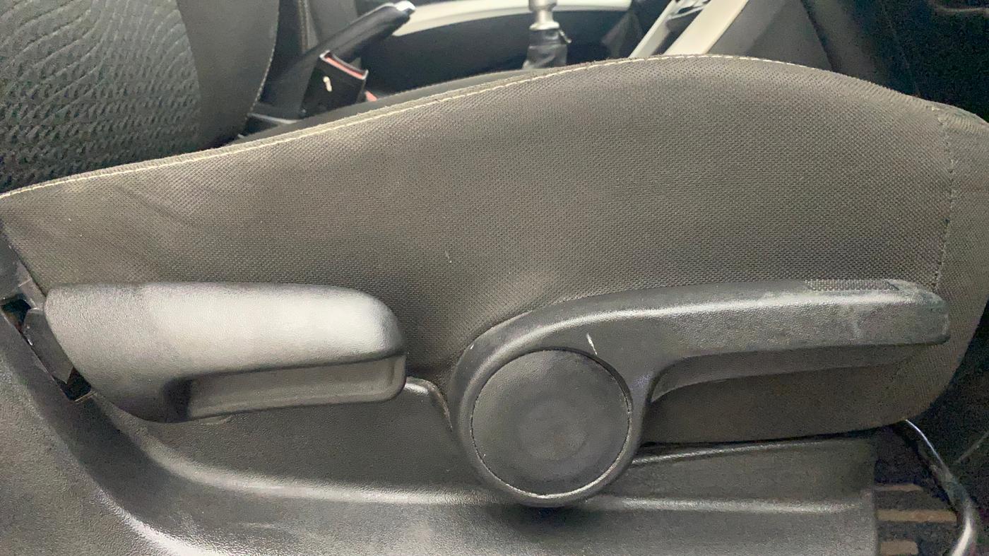 2015 Maruti S Cross ZETA 1.6, Diesel, Manual, 1,24,371 km, Driver Side Adjustment Panel