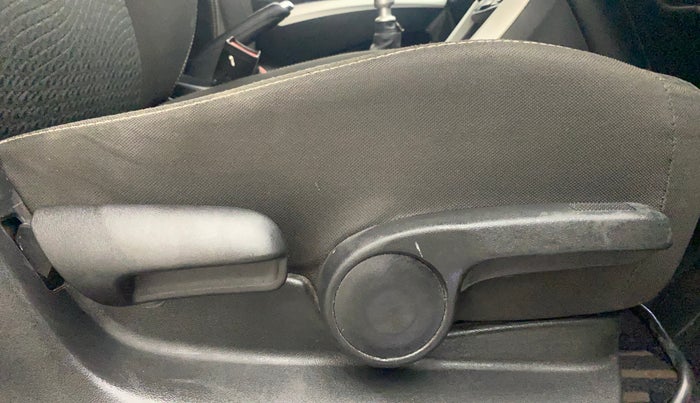 2015 Maruti S Cross ZETA 1.6, Diesel, Manual, 1,24,371 km, Driver Side Adjustment Panel