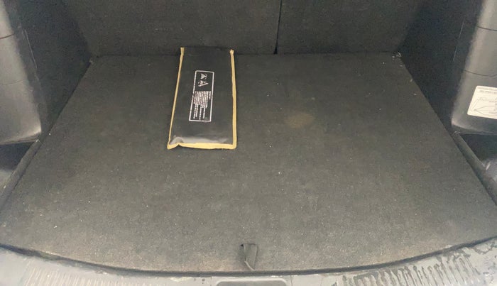 2015 Maruti S Cross ZETA 1.6, Diesel, Manual, 1,24,371 km, Boot Inside