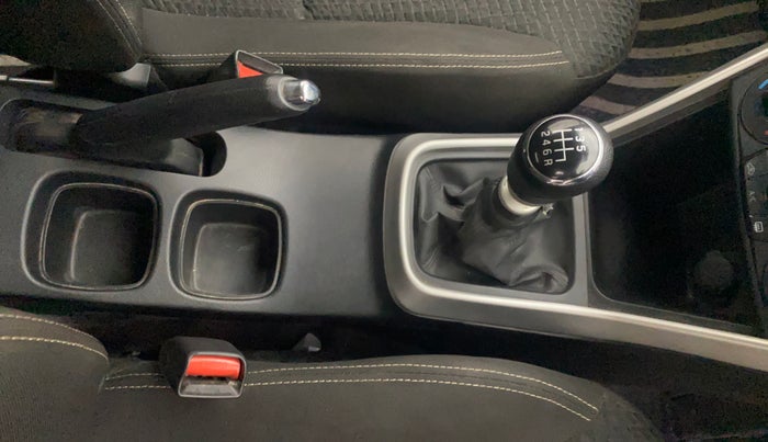 2015 Maruti S Cross ZETA 1.6, Diesel, Manual, 1,24,371 km, Gear Lever