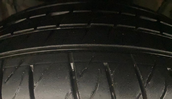 2015 Maruti S Cross ZETA 1.6, Diesel, Manual, 1,24,371 km, Left Front Tyre Tread