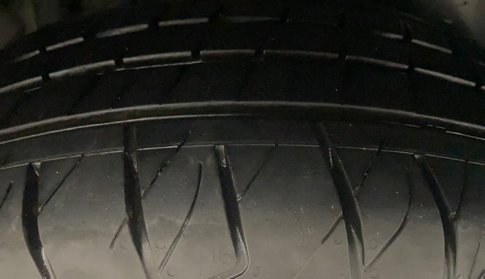 2015 Maruti S Cross ZETA 1.6, Diesel, Manual, 1,24,371 km, Right Rear Tyre Tread