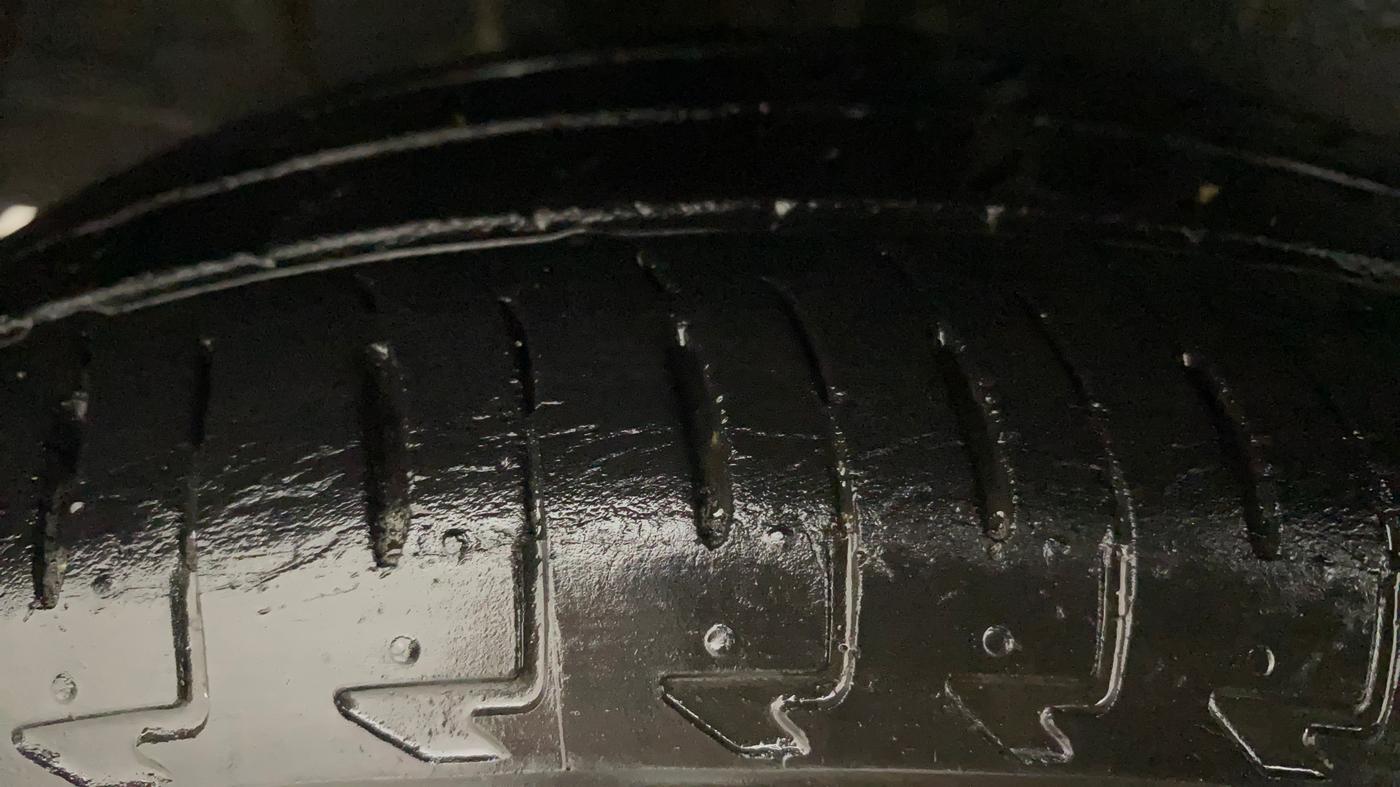 2017 Maruti IGNIS ZETA 1.2 AMT DUAL TONE, Petrol, Automatic, 41,186 km, Right Rear Tyre Tread