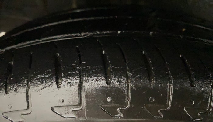 2017 Maruti IGNIS ZETA 1.2 AMT DUAL TONE, Petrol, Automatic, 41,186 km, Right Rear Tyre Tread