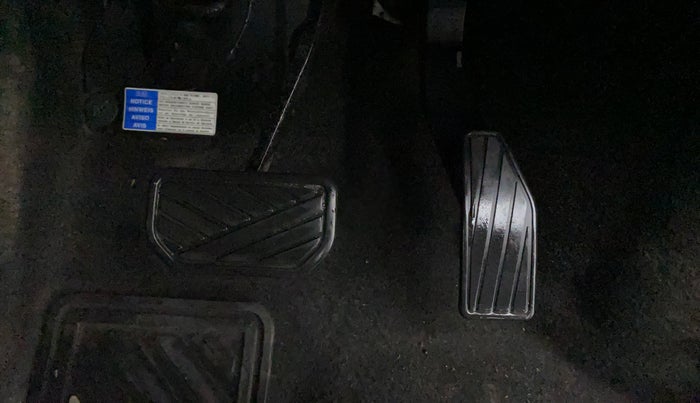 2017 Maruti IGNIS ZETA 1.2 AMT DUAL TONE, Petrol, Automatic, 41,186 km, Pedals