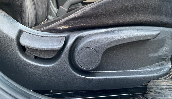 2018 Hyundai Verna 1.6 VTVT SX, Petrol, Manual, 87,828 km, Driver Side Adjustment Panel