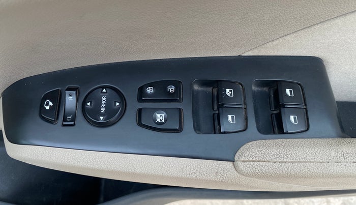 2018 Hyundai Verna 1.6 VTVT SX, Petrol, Manual, 87,828 km, Driver Side Door Panels Control