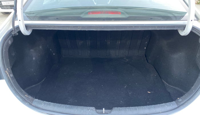 2018 Hyundai Verna 1.6 VTVT SX, Petrol, Manual, 87,828 km, Boot Inside