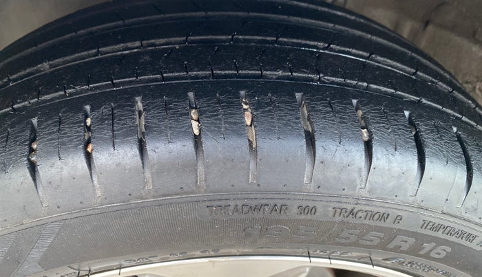 2018 Hyundai Verna 1.6 VTVT SX, Petrol, Manual, 87,828 km, Left Front Tyre Tread