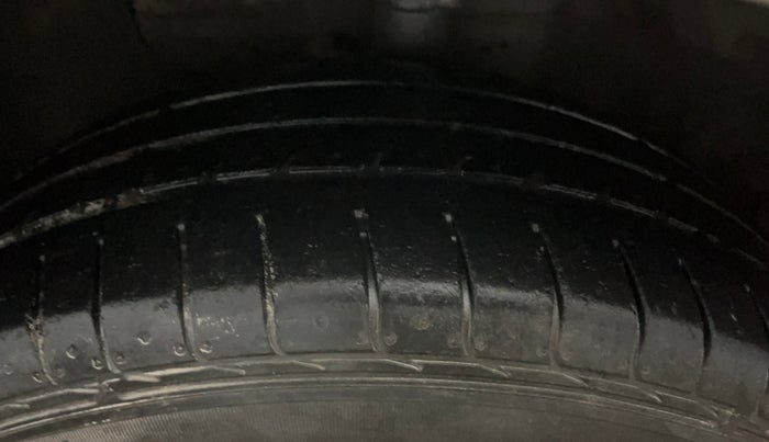2015 Hyundai Elite i20 MAGNA 1.2, CNG, Manual, 27,534 km, Left Front Tyre Tread