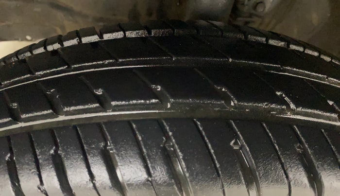 2013 Maruti Wagon R 1.0 LXI, Petrol, Manual, 52,810 km, Left Front Tyre Tread