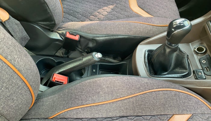 2019 Ford FREESTYLE TITANIUM 1.2 PETROL, CNG, Manual, 83,938 km, Gear Lever