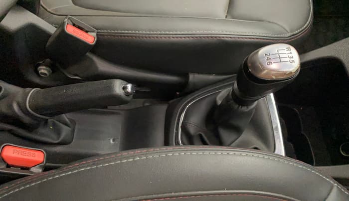 2019 Renault Captur PLATINE DIESEL DUAL TONE, Diesel, Manual, 1,31,819 km, Gear Lever
