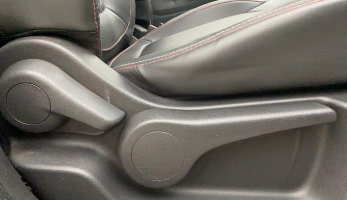 2019 Renault Captur PLATINE DIESEL DUAL TONE, Diesel, Manual, 1,31,819 km, Driver Side Adjustment Panel
