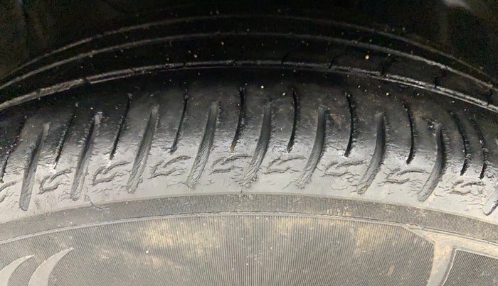 2020 KIA SONET HTK PLUS 1.0 IMT, Petrol, Manual, 99,702 km, Right Front Tyre Tread