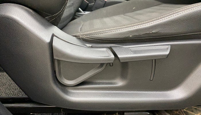 2020 KIA SONET HTK PLUS 1.0 IMT, Petrol, Manual, 99,702 km, Driver Side Adjustment Panel