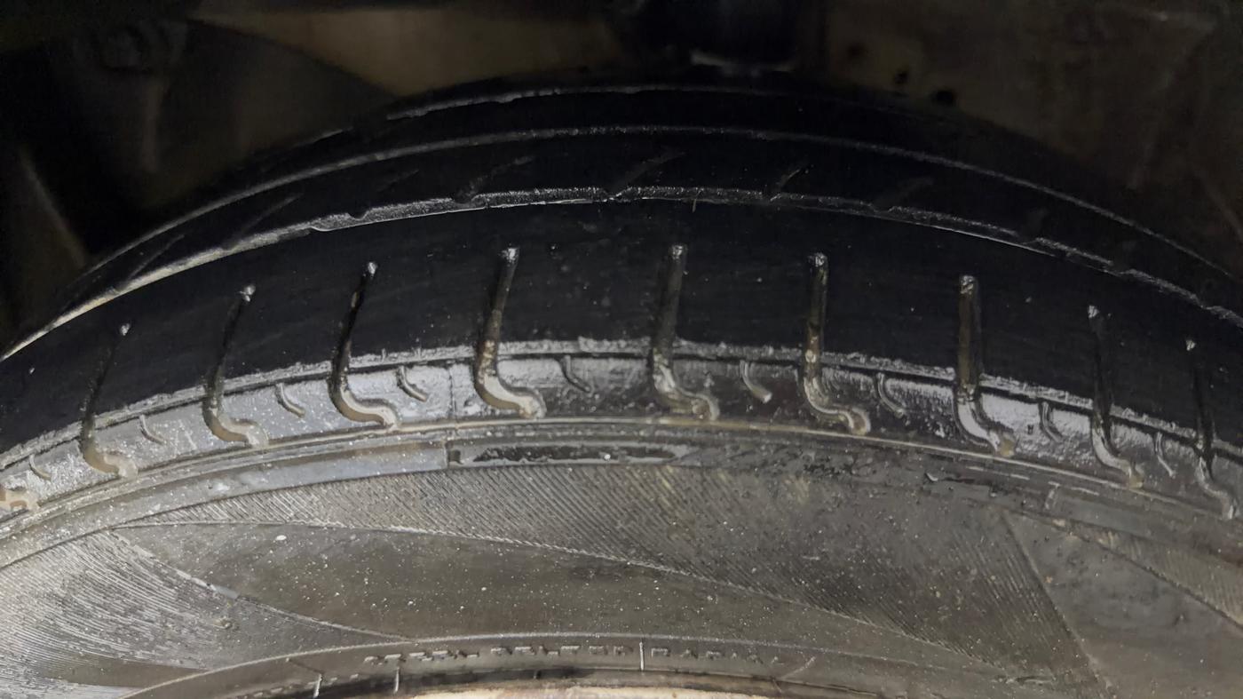 2016 Honda Amaze 1.2L I-VTEC E, CNG, Manual, 1,16,515 km, Left Front Tyre Tread