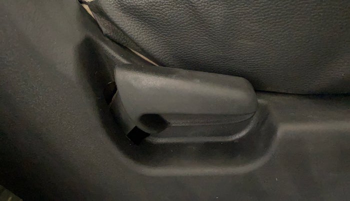 2017 Maruti Wagon R 1.0 LXI, CNG, Manual, 36,513 km, Driver Side Adjustment Panel