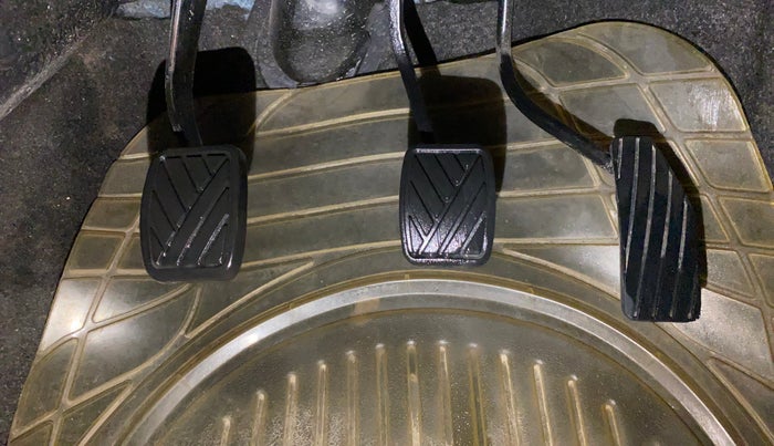 2017 Maruti Wagon R 1.0 LXI, CNG, Manual, 36,513 km, Pedals