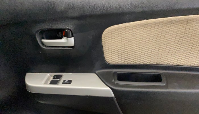 2017 Maruti Wagon R 1.0 LXI, CNG, Manual, 36,513 km, Driver Side Door Panels Control