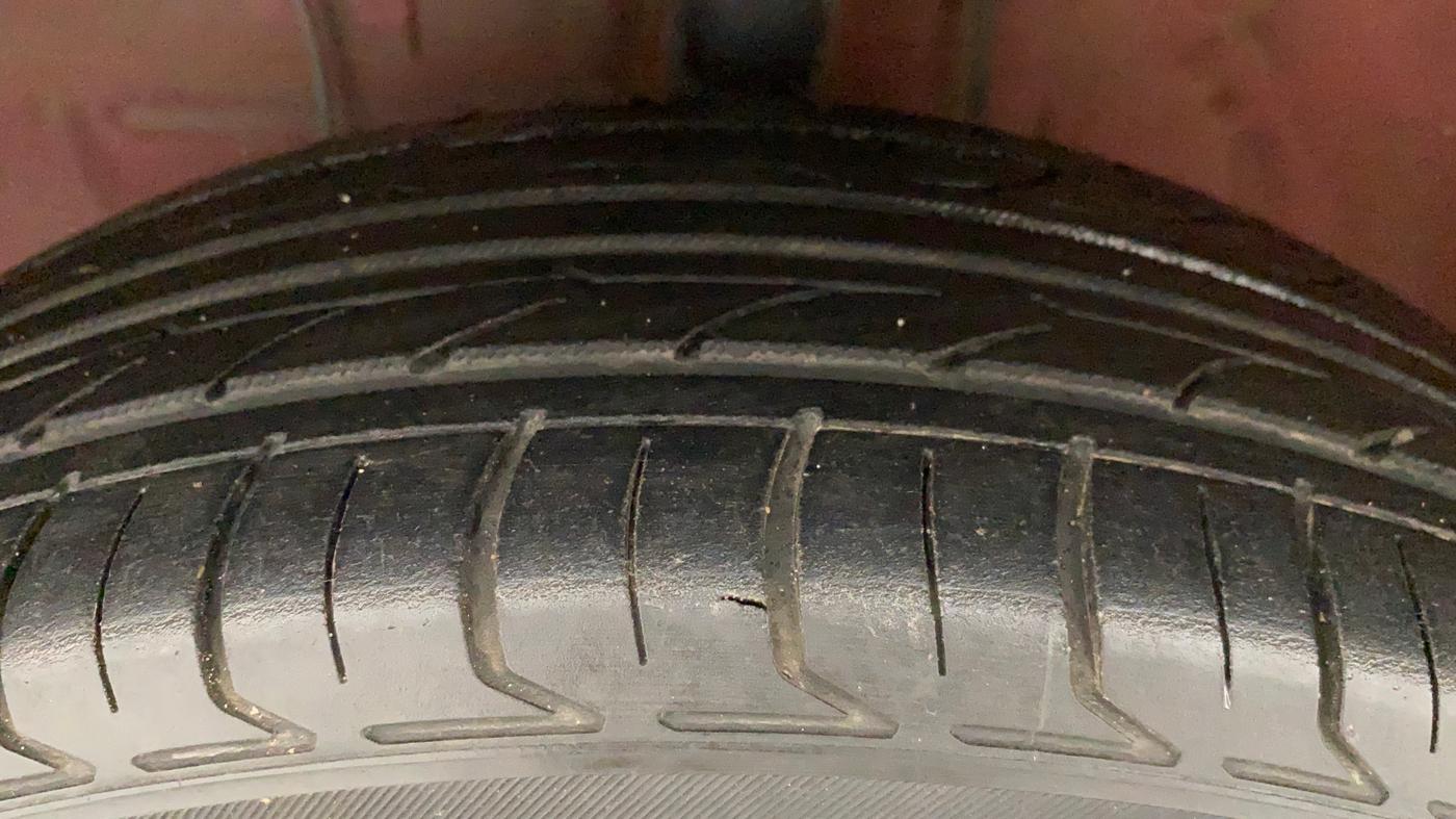 2011 Toyota Etios Liva V, Petrol, Manual, 79,431 km, Left Front Tyre Tread