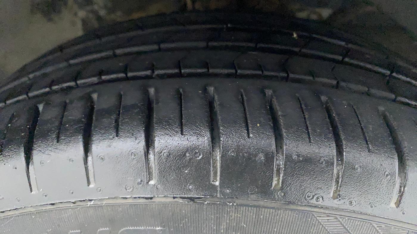 2017 Maruti Baleno ZETA CVT PETROL 1.2, Petrol, Automatic, 14,696 km, Right Front Tyre Tread